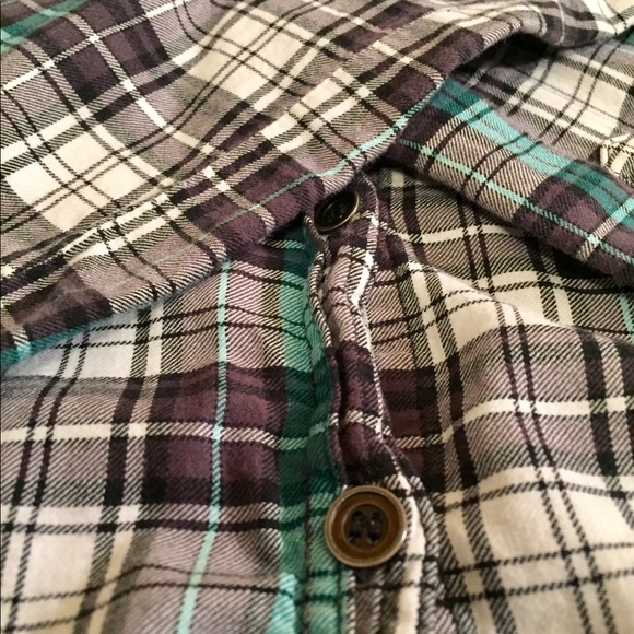 Woman Button down plaid shirt - Picture 3 of 8